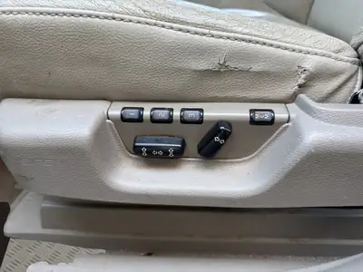 Volvo XC90 2.5T AWD — Le SUV 7 places robuste et spacieux, mécaniquement fiable — Miniatura 12