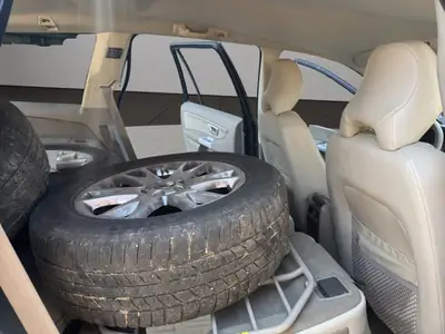 Volvo XC90 2.5T AWD — Le SUV 7 places robuste et spacieux, mécaniquement fiable — Miniatura 13