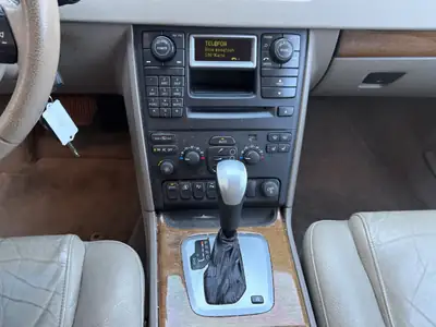 Volvo XC90 2.5T AWD — Le SUV 7 places robuste et spacieux, mécaniquement fiable — Miniatura 18