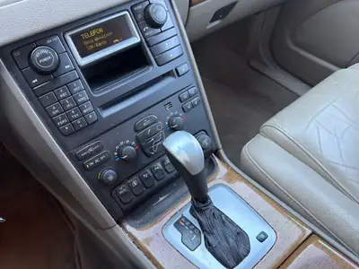 Volvo XC90 2.5T AWD — Le SUV 7 places robuste et spacieux, mécaniquement fiable — Miniatura 17