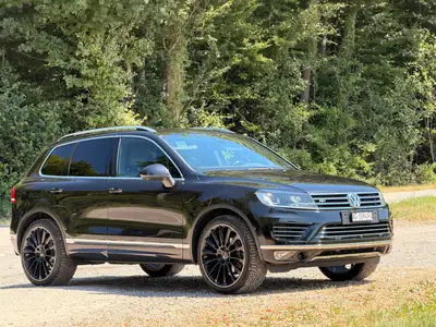 VW Touareg 3.0 V6 TDI 262 — SUV premium diesel, entretien complet & équipement R-Line — Heckansicht