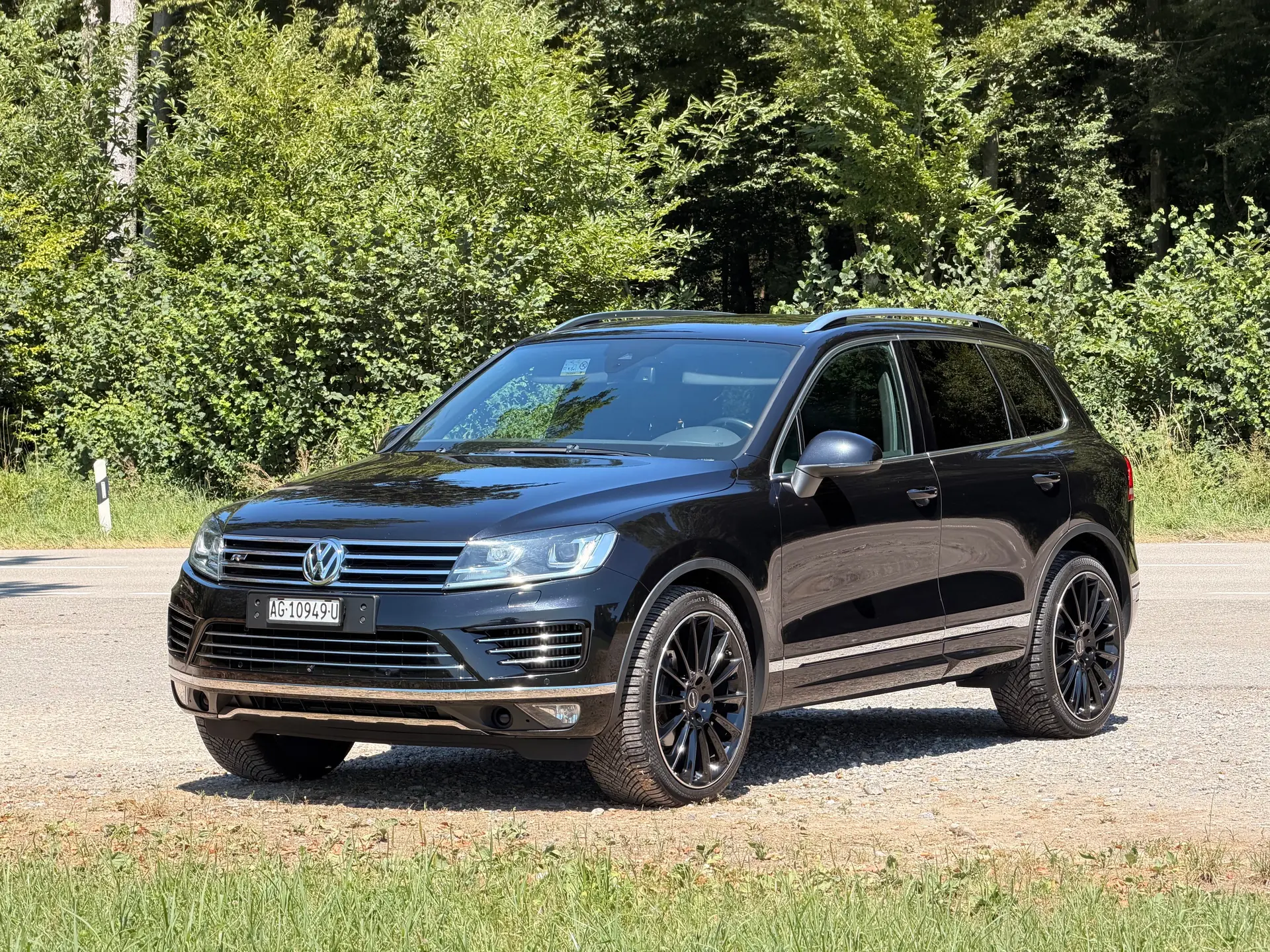 VW Touareg 3.0 V6 TDI 262 — SUV premium diesel, entretien complet & équipement R-Line — Außenansicht