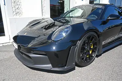 Porsche 911 GT3 RS 2025 — Légendaire sportive, 525 ch et 3 200 km seulement — interni