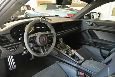 Porsche 911 GT3 RS 2025 — Légendaire sportive, 525 ch et 3 200 km seulement — Miniatura 15