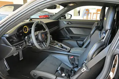Porsche 911 GT3 RS 2025 — Légendaire sportive, 525 ch et 3 200 km seulement — Miniatura 14
