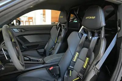 Porsche 911 GT3 RS 2025 — Légendaire sportive, 525 ch et 3 200 km seulement — Miniatura 16