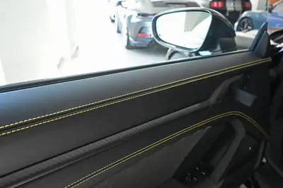 Porsche 911 GT3 RS 2025 — Légendaire sportive, 525 ch et 3 200 km seulement — Miniatura 18