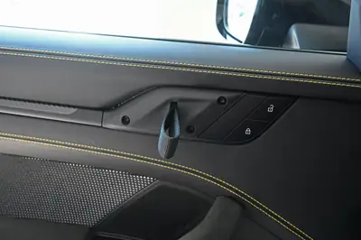 Porsche 911 GT3 RS 2025 — Légendaire sportive, 525 ch et 3 200 km seulement — Miniatura 19