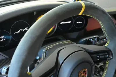 Porsche 911 GT3 RS 2025 — Légendaire sportive, 525 ch et 3 200 km seulement — Miniatura 21