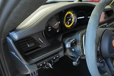 Porsche 911 GT3 RS 2025 — Légendaire sportive, 525 ch et 3 200 km seulement — Miniatura 22