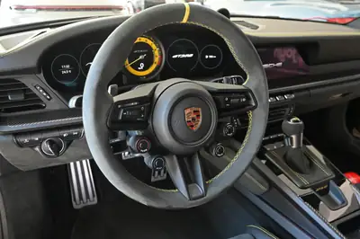 Porsche 911 GT3 RS 2025 — Légendaire sportive, 525 ch et 3 200 km seulement — Miniatura 23