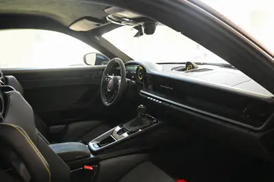 Porsche 911 GT3 RS 2025 — Légendaire sportive, 525 ch et 3 200 km seulement — Miniatura 27