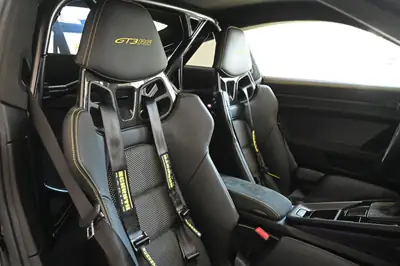 Porsche 911 GT3 RS 2025 — Légendaire sportive, 525 ch et 3 200 km seulement — Miniatura 30