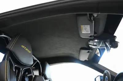 Porsche 911 GT3 RS 2025 — Légendaire sportive, 525 ch et 3 200 km seulement — Miniatura 31
