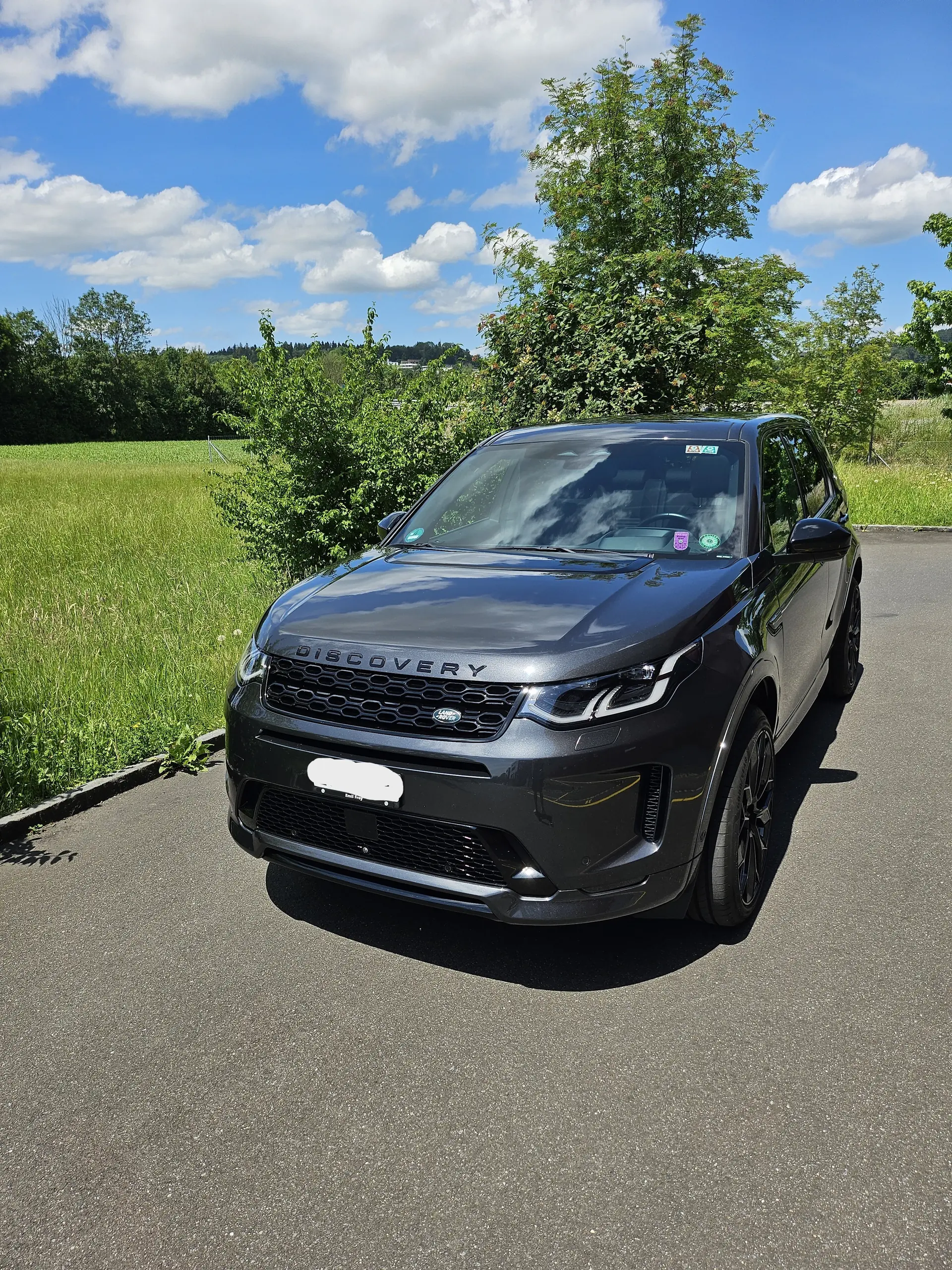 Land Rover Discovery Sport P300e — SUV hybride rechargeable, AWD, première main — Außenansicht