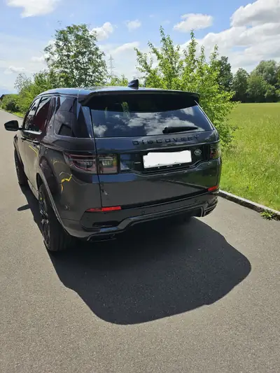 Land Rover Discovery Sport P300e — SUV hybride rechargeable, AWD, première main — Heckansicht