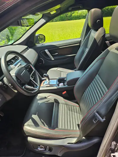 Land Rover Discovery Sport P300e — SUV hybride rechargeable, AWD, première main — Armaturenbrett