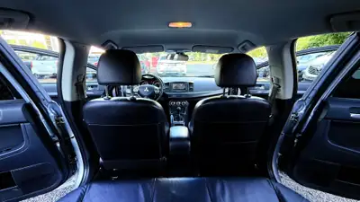 Mitsubishi Lancer Sportback 1.8 DID — Diesel économique, sans sinistre, pneus 4 saisons inclus — Miniatura 7