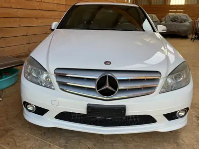 Mercedes-Benz C 180 Kompressor — Berline élégante, moteur suralimenté, excellent état — interni