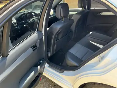 Mercedes-Benz C 180 Kompressor — Berline élégante, moteur suralimenté, excellent état — Miniatura 10