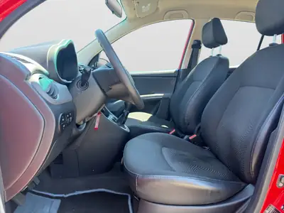 Hyundai i10 1.1 Comfort — Citadine économique, peu kilométrée et sans sinistre — Miniatur 9