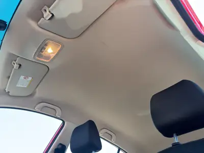 Hyundai i10 1.1 Comfort — Citadine économique, peu kilométrée et sans sinistre — Miniatur 10