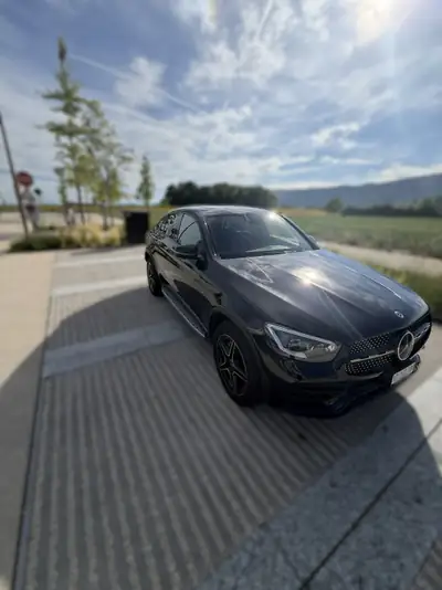 Mercedes-Benz GLC 300 e AMG Line — Hybride rechargeable performant, 124'000 km — rear view