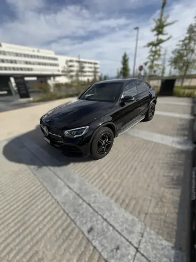Mercedes-Benz GLC 300 e AMG Line — Hybride rechargeable performant, 124'000 km — side view