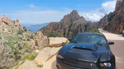 Ford Mustang 3.7 V6 — Coupé légendaire, boîte manuelle, sans sinistre — vue extérieure