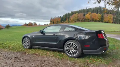 Ford Mustang 3.7 V6 — Coupé légendaire, boîte manuelle, sans sinistre — Miniature 9