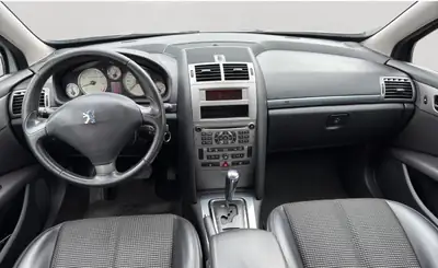 Peugeot 407 2.0 ST Dynamic — Berline élégante, boîte auto, sans sinistre — Heckansicht