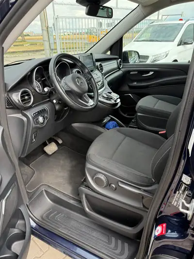 Mercedes-Benz V 250 d BlueTec — Monospace 8 places, moteur efficient 190 ch — Armaturenbrett