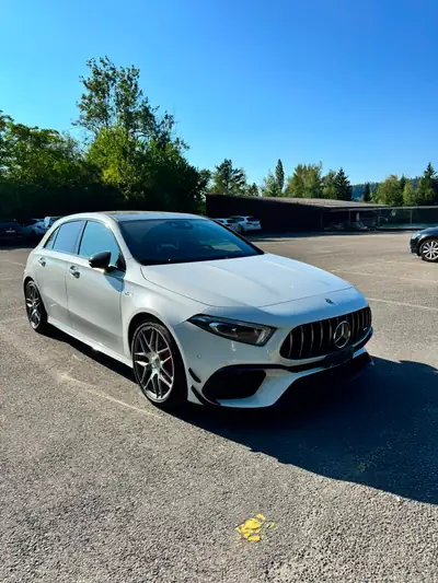 Mercedes-AMG A 45 S 4matic+ — Performance 421 ch, seulement 49 500 km — side view