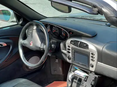Porsche 911 Carrera Cabriolet 2001 — Icône des années 2000, 300 ch et toit ouvert — Heckansicht