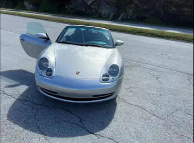 Porsche 911 Carrera Cabriolet 2001 — Icône des années 2000, 300 ch et toit ouvert — Außenansicht
