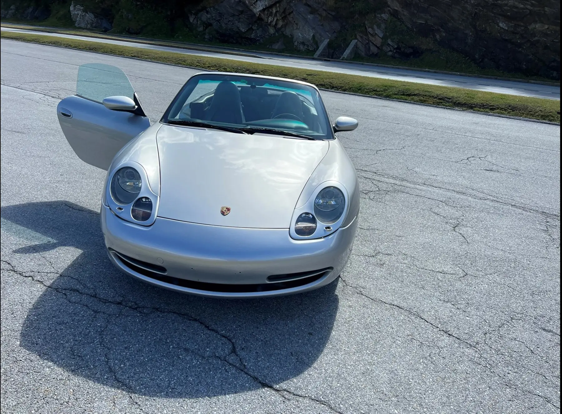 Porsche 911 Carrera Cabriolet 2001 — Icône des années 2000, 300 ch et toit ouvert — Außenansicht