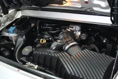 Porsche 911 Carrera Cabriolet 2001 — Icône des années 2000, 300 ch et toit ouvert — Armaturenbrett