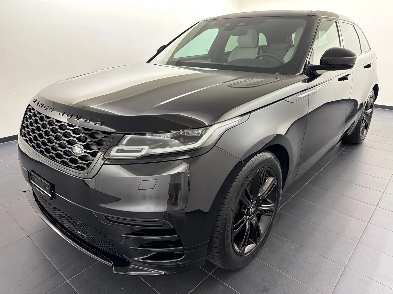 Land Rover Range Rover Velar D 200 — SUV premium diesel, design intemporel, 51'100 km