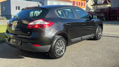 Renault Mégane 1.4 TCe Expression — Berline urbaine fiable, 99 000 km seulement — rear view