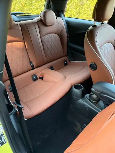 MINI Cooper 2023 — Citadine pétillante, 26 300 km, finition jaune éclatante — Miniatur 8