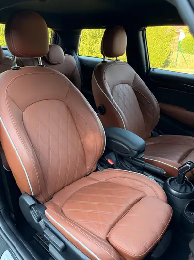 MINI Cooper 2023 — Citadine pétillante, 26 300 km, finition jaune éclatante — Miniatur 7