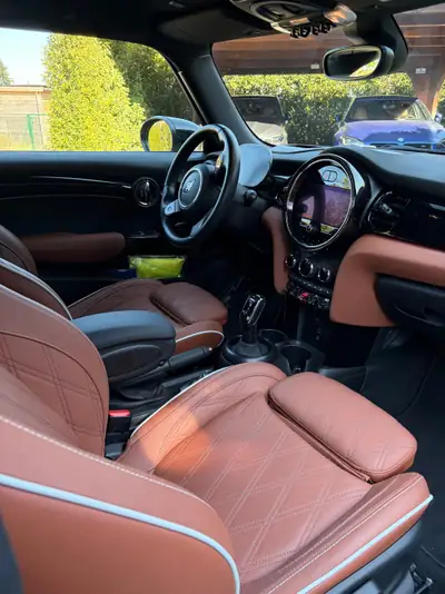 MINI Cooper 2023 — Citadine pétillante, 26 300 km, finition jaune éclatante — Miniatur 9
