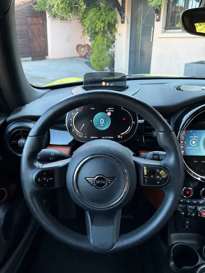 MINI Cooper 2023 — Citadine pétillante, 26 300 km, finition jaune éclatante — Miniatur 11