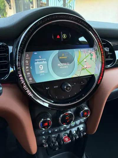 MINI Cooper 2023 — Citadine pétillante, 26 300 km, finition jaune éclatante — Miniatur 12
