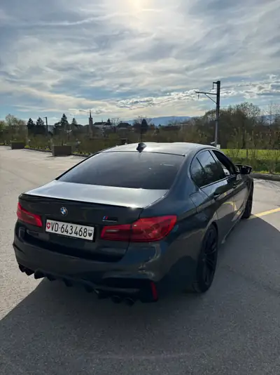 BMW M5 Compétition — Berline de luxe 625 ch, seulement 63'100 km — vista esterna
