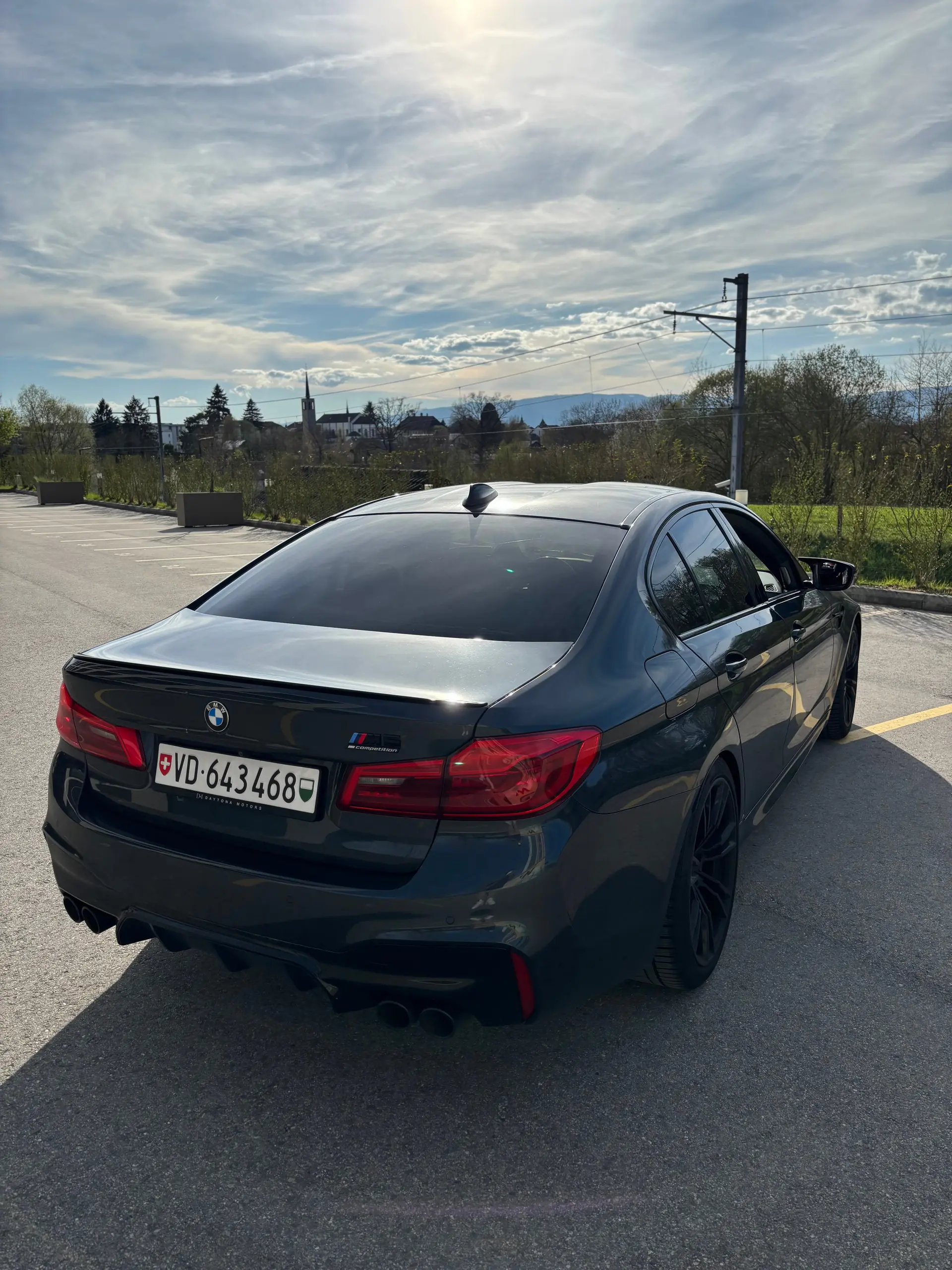 BMW M5 Compétition — Berline de luxe 625 ch, seulement 63'100 km — vista esterna