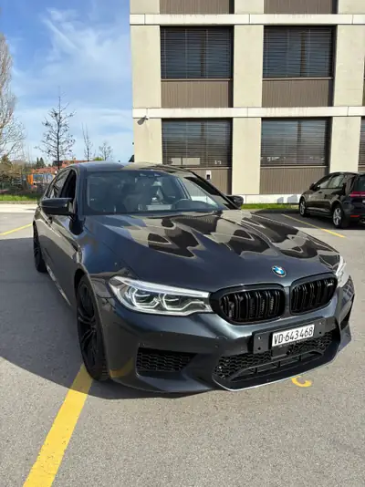BMW M5 Compétition — Berline de luxe 625 ch, seulement 63'100 km — vista posteriore