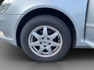 Skoda Octavia Combi 1.2 TSI — Monospace familial économique, sans accident — Miniature 9