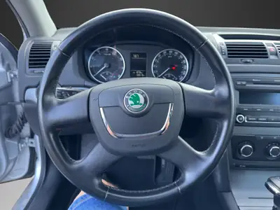 Skoda Octavia Combi 1.2 TSI — Monospace familial économique, sans accident — Miniature 10