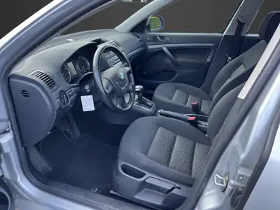 Skoda Octavia Combi 1.2 TSI — Monospace familial économique, sans accident — Miniature 12